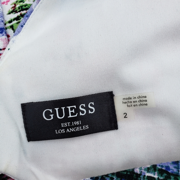 xx GUESS Floral White Abstract Rose Dress Sz 2 EUC - Picture 3 of 11